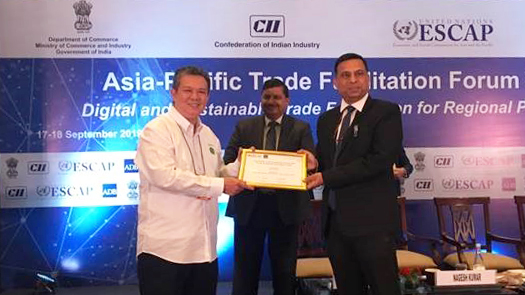 CTO of GeTS Loo Leong Seng receiving the Asia-Pacific Trade Facilitation Forum (APTFF) Innovation Award 2019