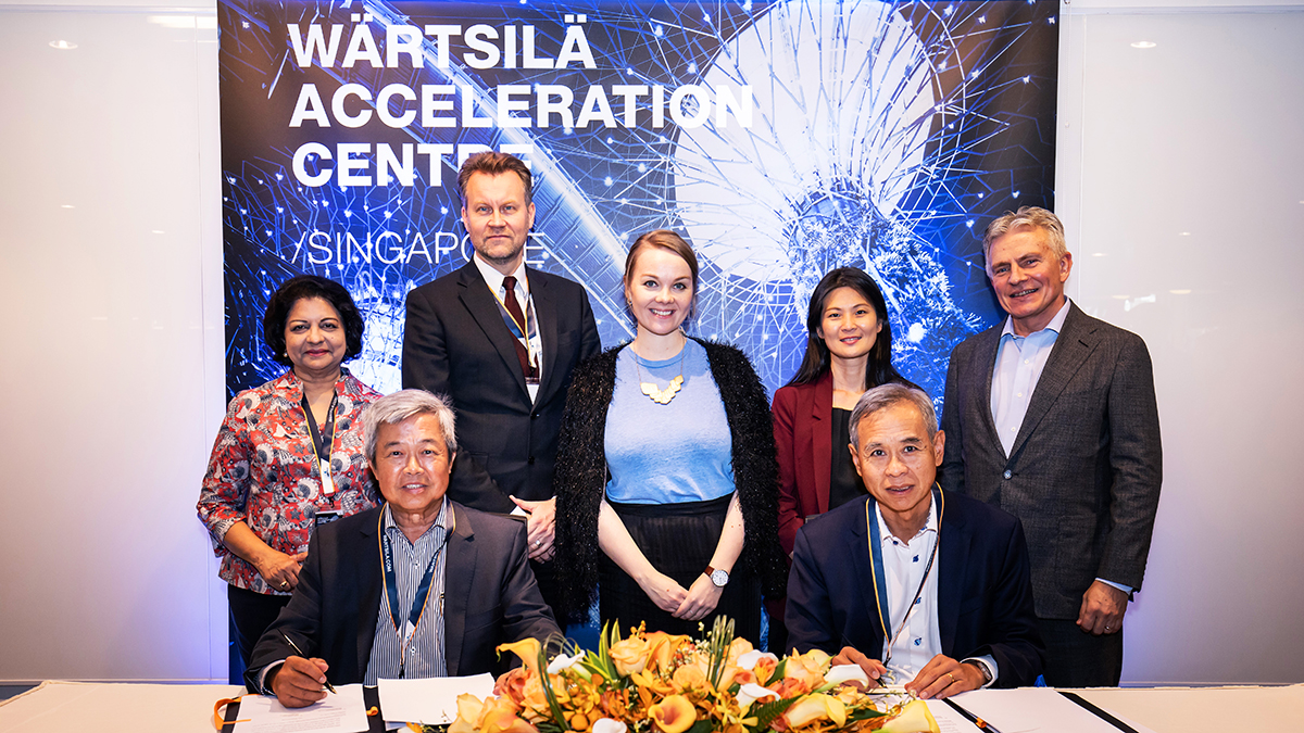 191119-PSA-Marine-and-IMG01 (L-R) Front row: Wärtsilä Singapore MD Mervin Ong and PSA Marine MD Peter Chew. Back row: Singapore’s Ambassador to Finland H.E. Jaya Mohideen; Finland’s Ambassador to Singapore H.E. Antti Vanska; Finland’s Minister of Economic Affairs Katri Kulmuni; Maritime & Port Authority of Singapore Chief Executive Quah Ley Hoon; President and CEO Wärtsilä Jaakko Eskola